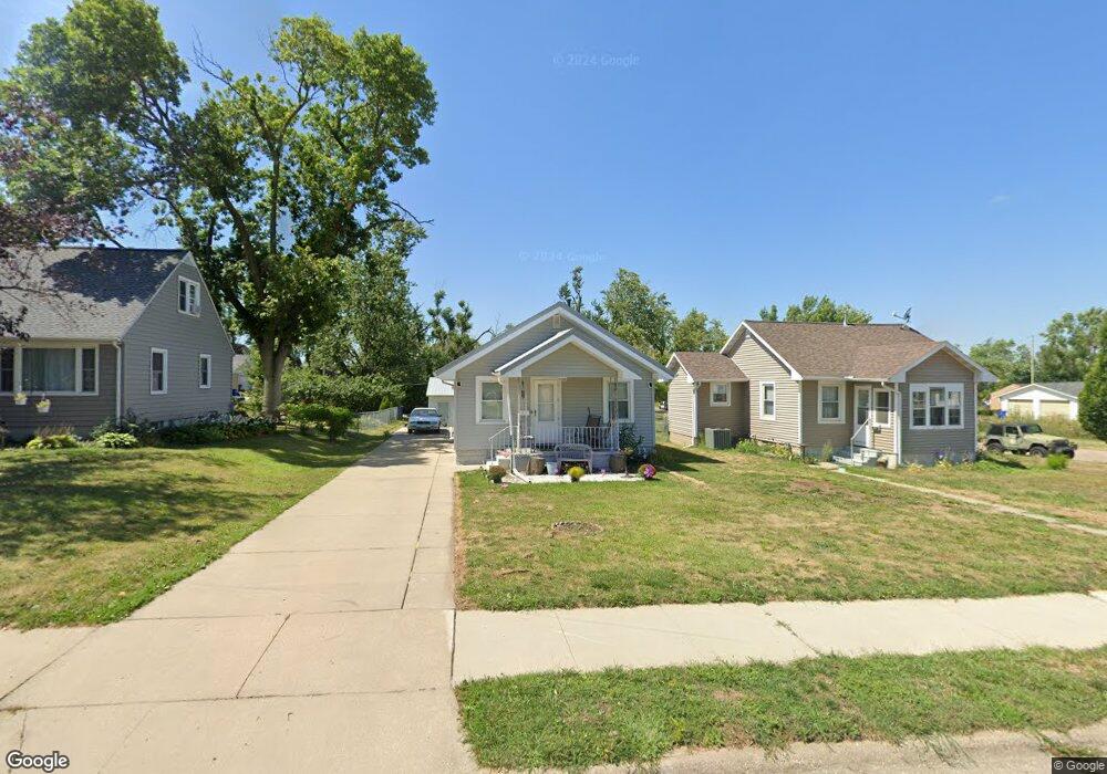 2106 9th St SW, Cedar Rapids, IA 52404 - photo 1