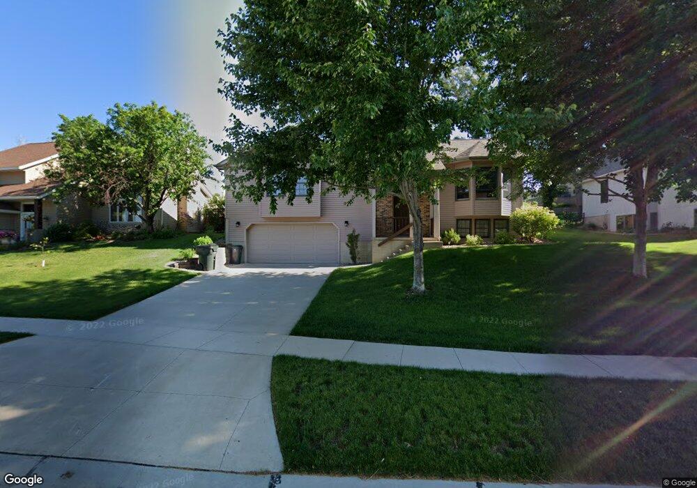 2604 Camelot Ave NW, Cedar Rapids, IA 52405 - photo 1