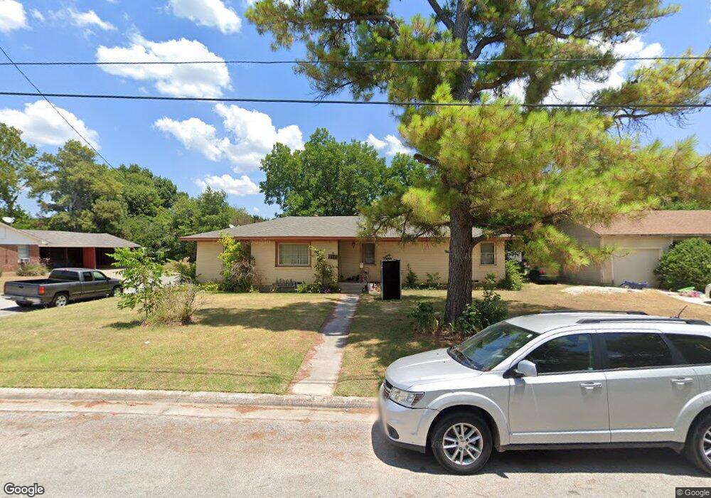 1220 Magnolia St, Gainesville, TX 76240 - photo 1