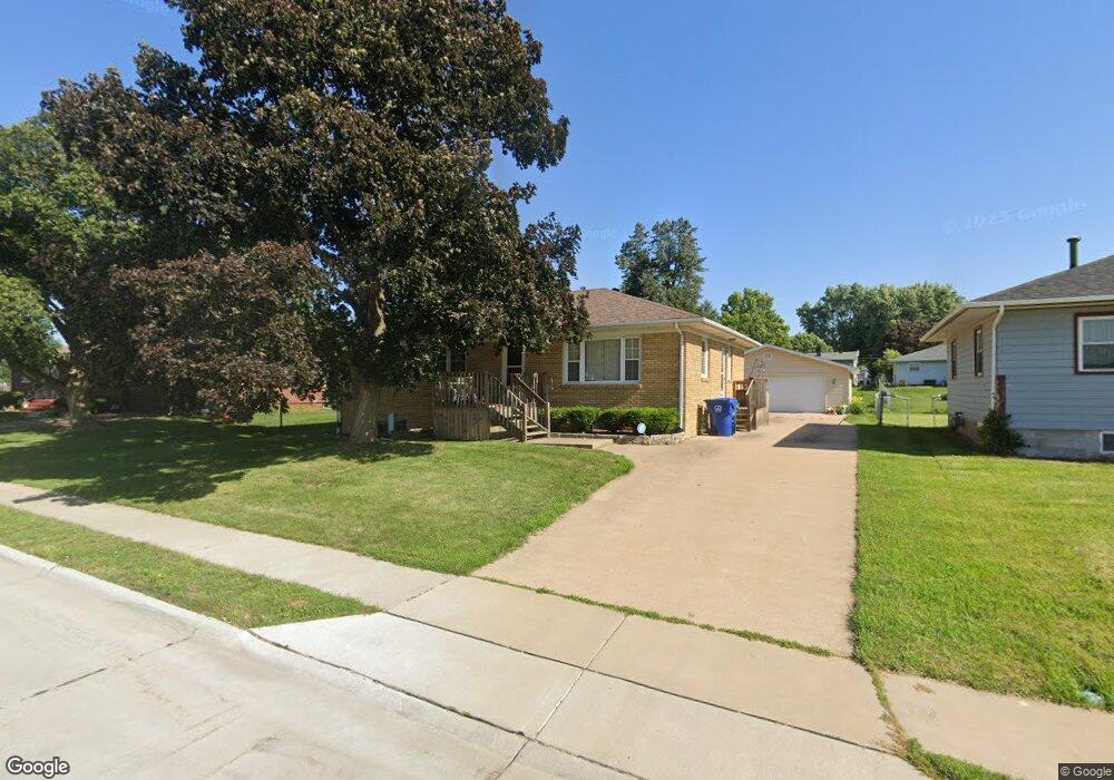 1922 W 36th St, Davenport, IA 52806 - photo 1