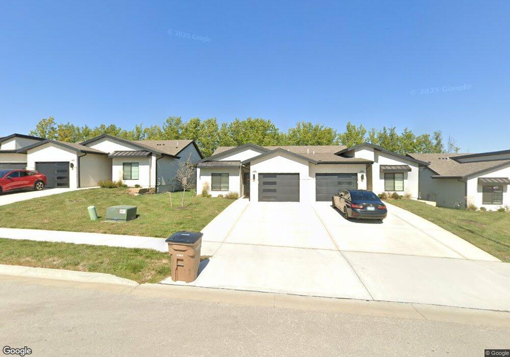 208 E Pine St, Raymore, MO 64083 - photo 1