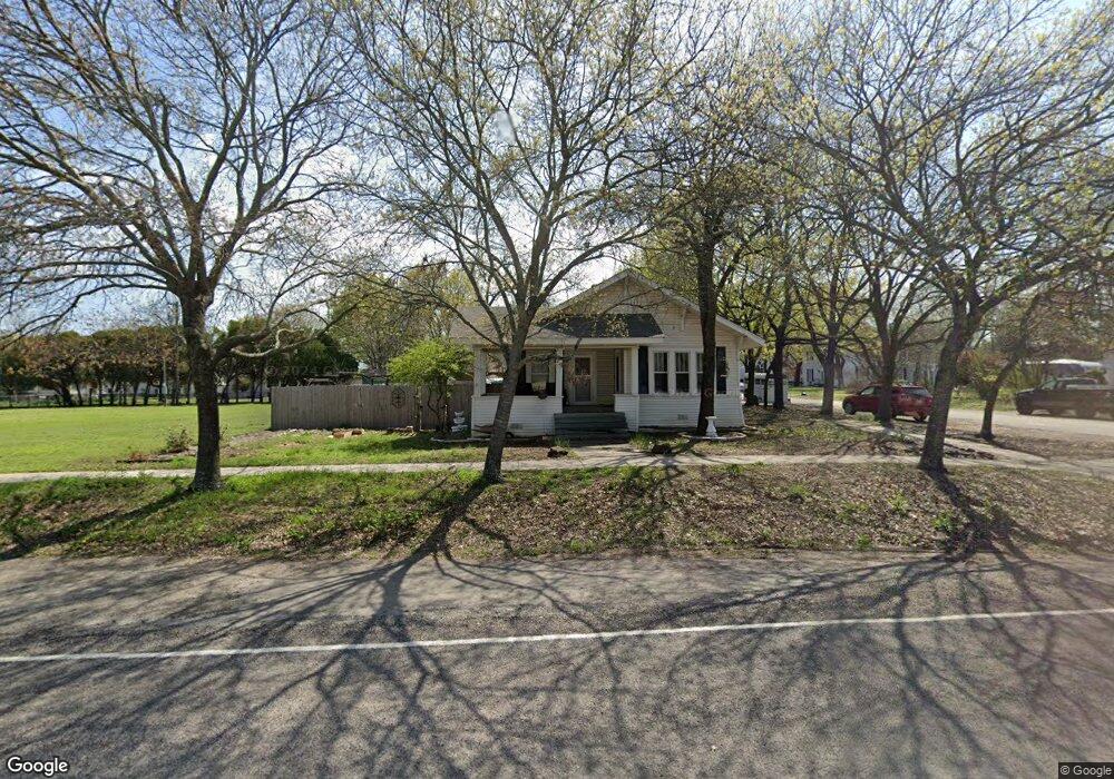 229 W Grand St, Whitewright, TX 75491 - photo 1