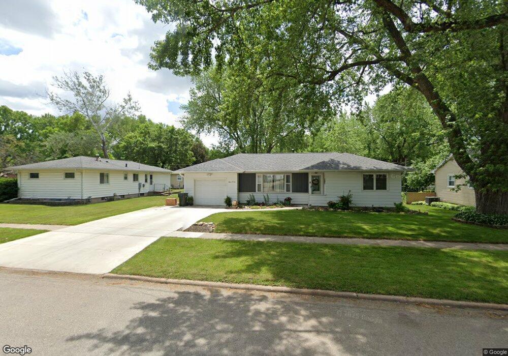 1509 Hawthorne Dr, Cedar Falls, IA 50613 - photo 1