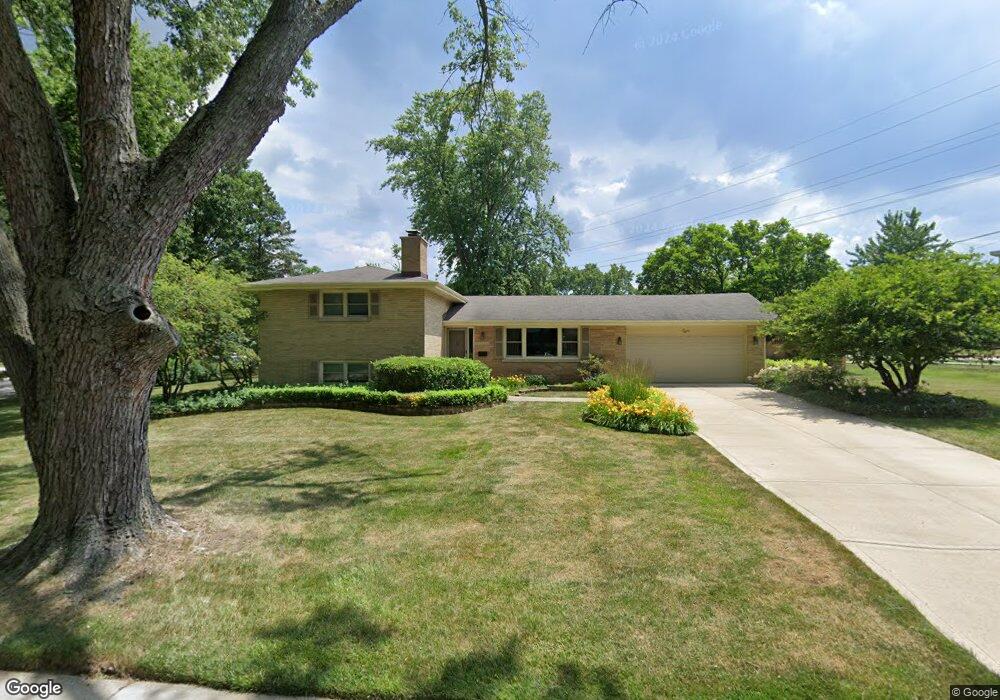 8 Meisinger Ln, Naperville, IL 60540 - photo 1