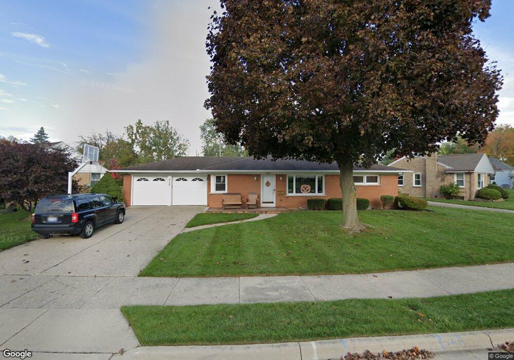 1735 Wellington Rd, Lansing, MI 48910 - photo 1