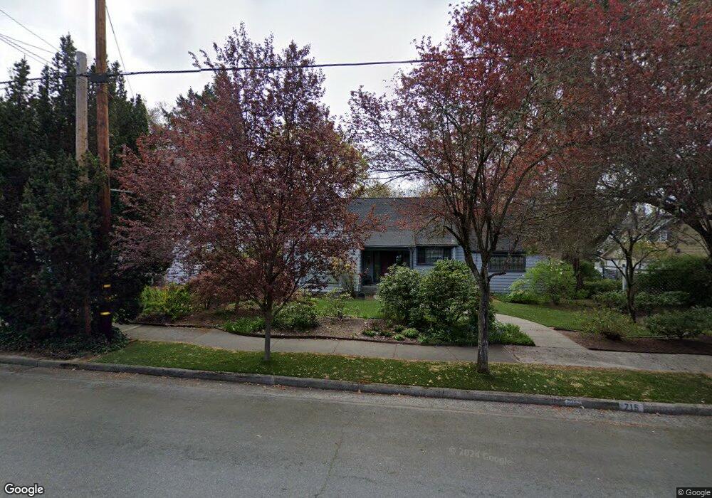 715 NW 3rd St, Grants Pass, OR 97526 - photo 1