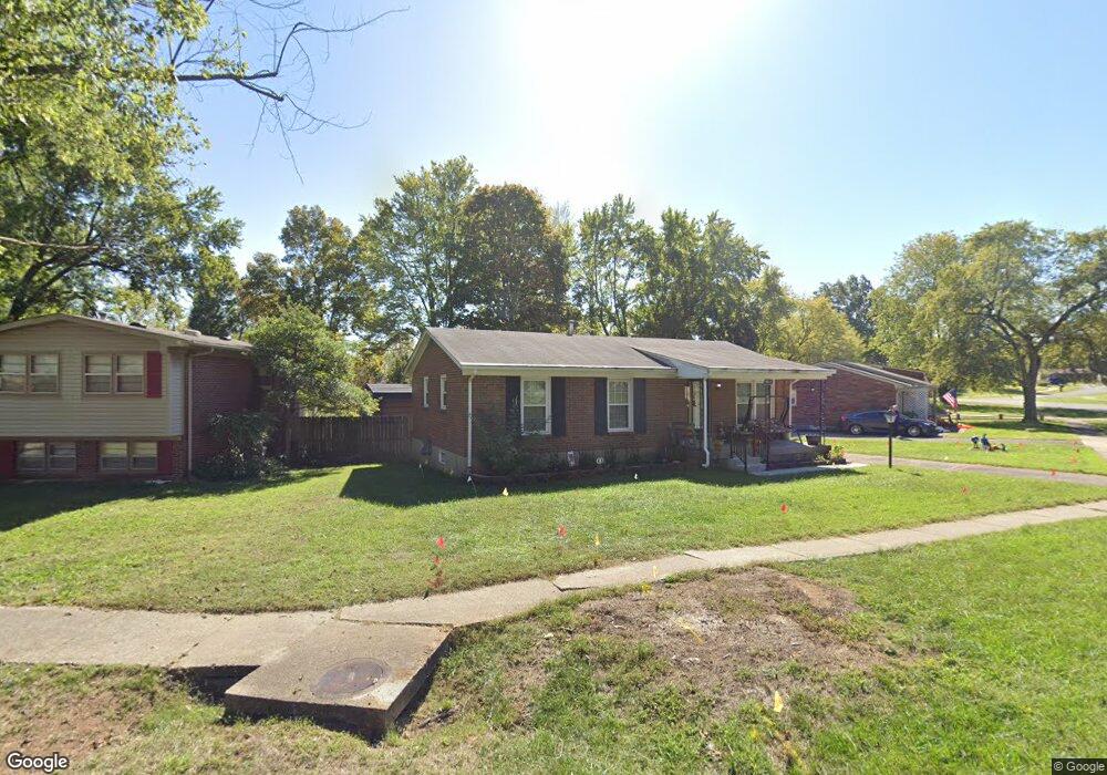 9013 Lantana Dr, Louisville, KY 40229 - photo 1