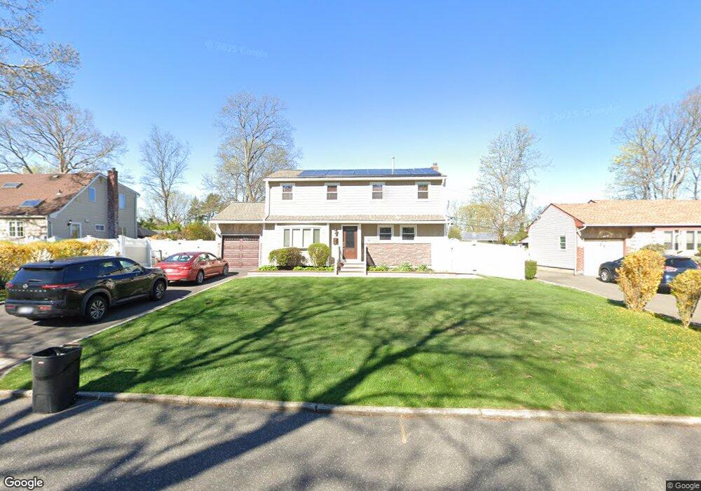30 Crocus Ln, ComMacK, NY 11725 - photo 1