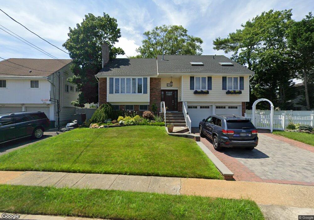2900 Frankel Blvd, Merrick, NY 11566 - photo 1