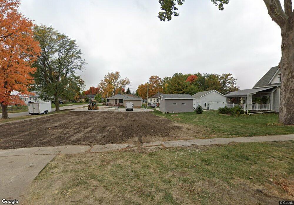 523 W 4th St S, Newton, IA 50208 - photo 1