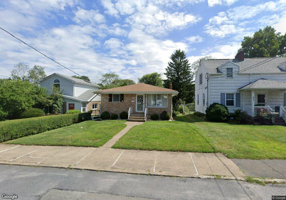 621 Putnam St, Hazleton, PA 18202 - photo 1