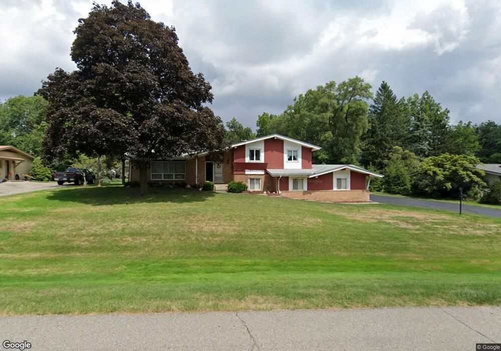 1342 Lake Crescent Dr, Bloomfield Hills, MI 48302 - photo 1