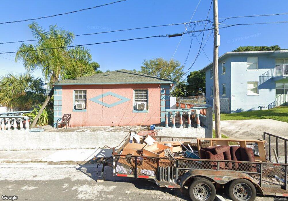 907 Grant St, West Palm Beach, FL 33407 - photo 1