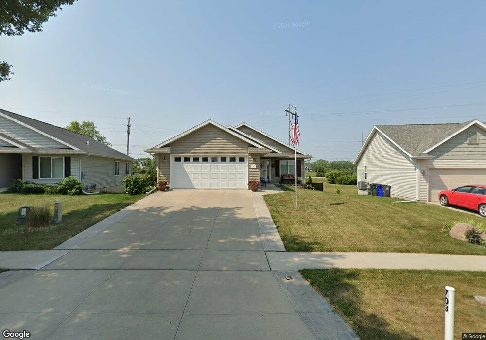 703 Moose Dr NW, Cedar Rapids, IA 52405 - photo 1