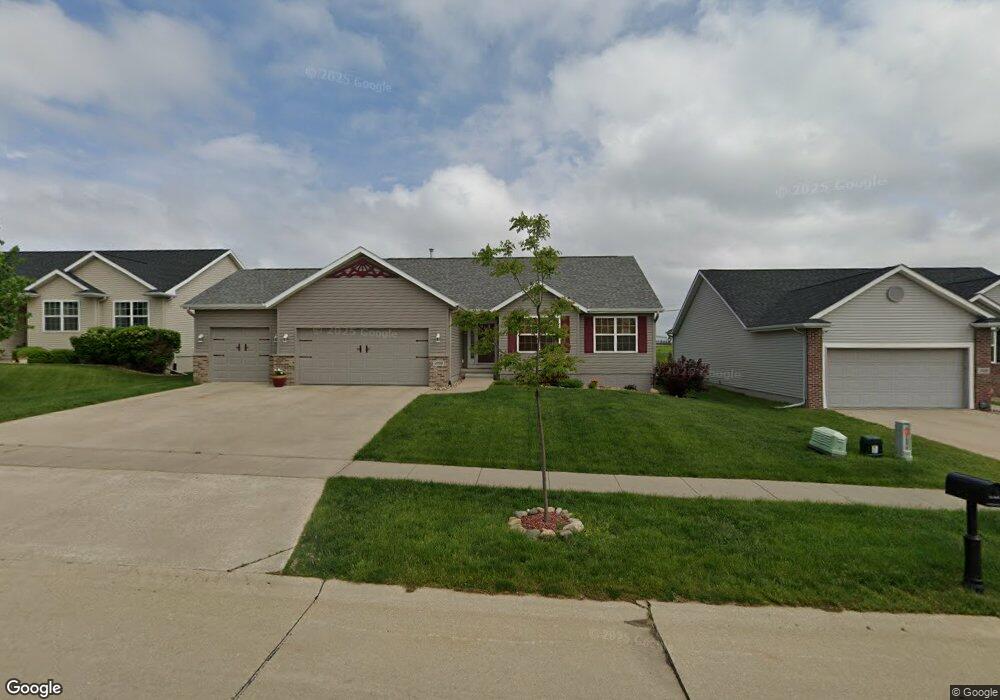 2200 Radcliffe Dr SW, Cedar Rapids, IA 52404 - photo 1