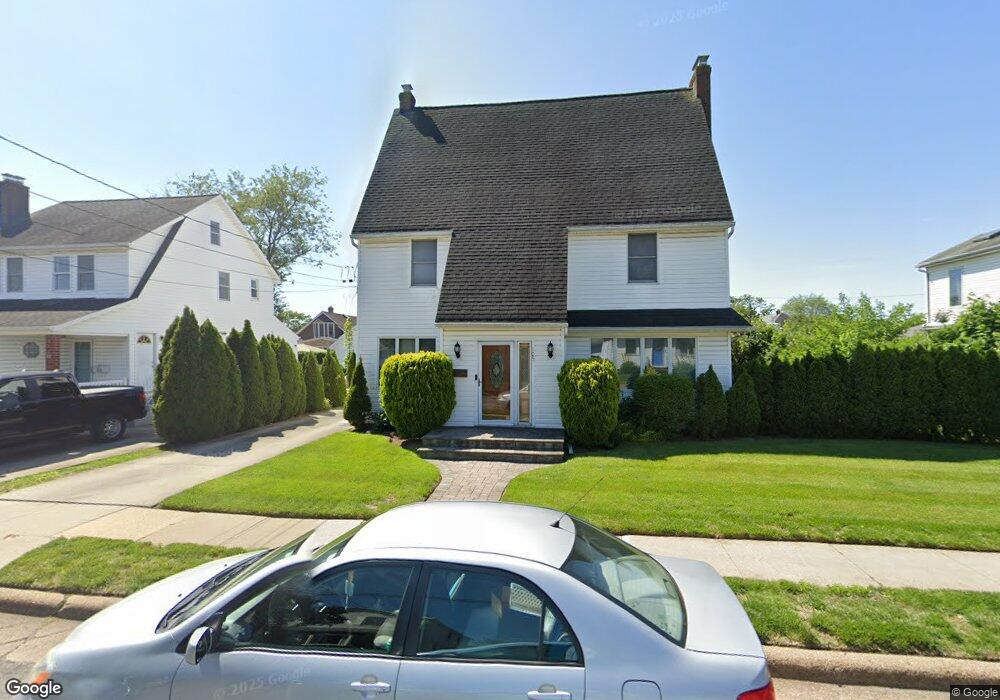 105 Jerome Ave, Mineola, NY 11501 - photo 1