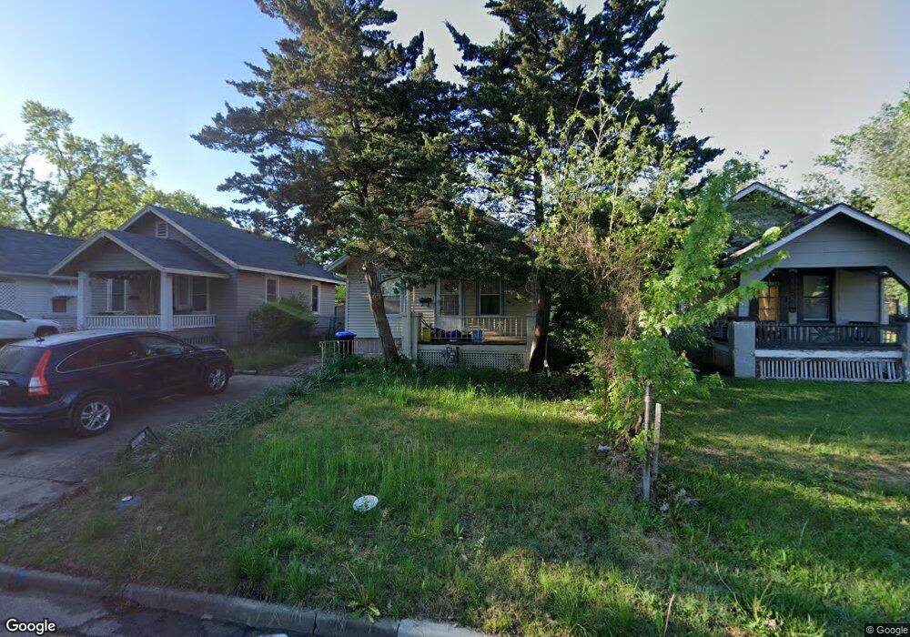 2207 SW Martin Ct, Topeka, KS 66606 - photo 1