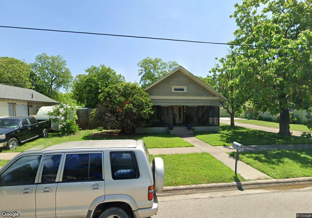 318 S Grand Ave, Gainesville, TX 76240 - photo 1
