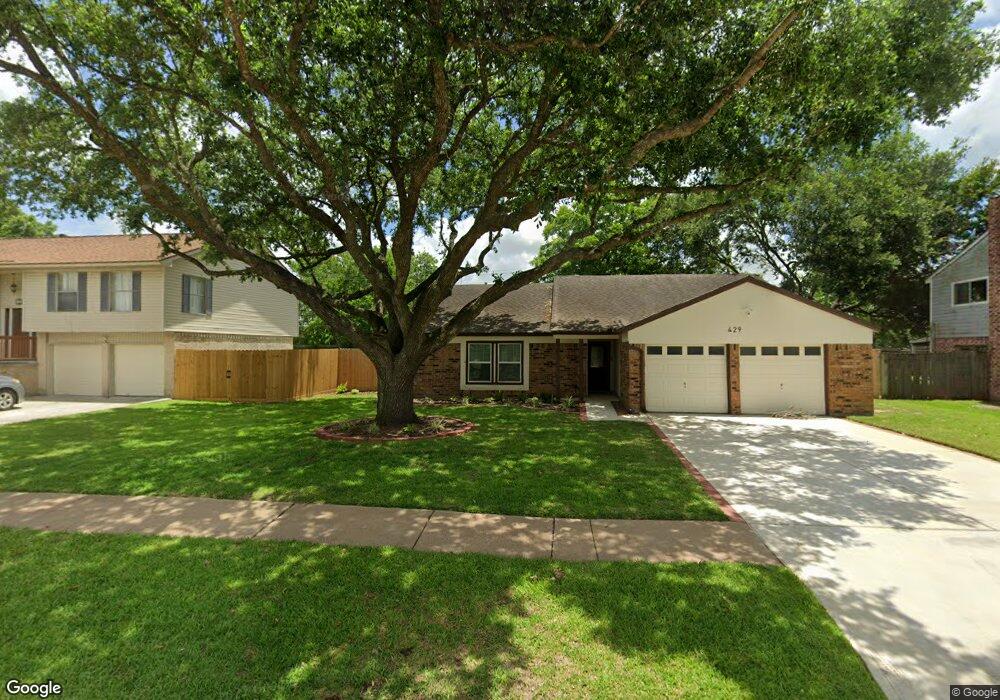 429 E Castle Harbour Dr, Friendswood, TX 77546 - photo 1