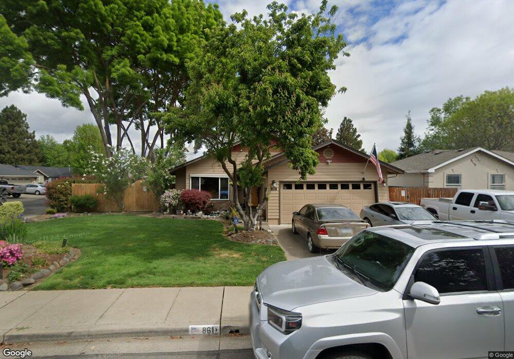 861 Westrop Dr, Central Point, OR 97502 - photo 1