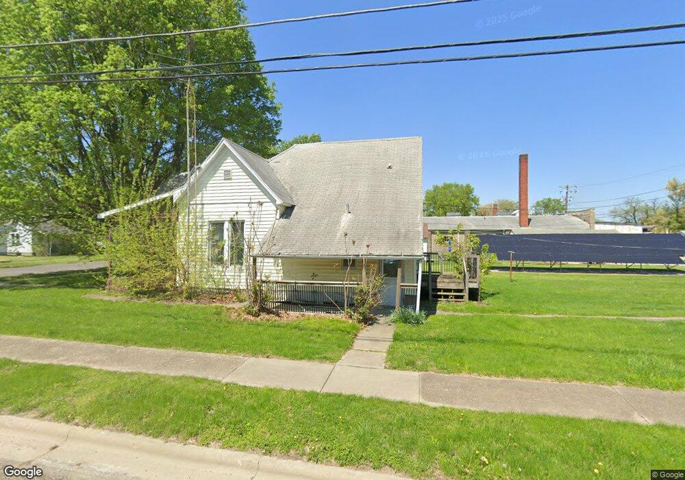 920 Clinton St, Lincoln, IL 62656 - photo 1