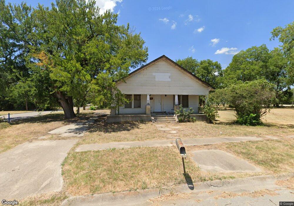903 Buck St, Gainesville, TX 76240 - photo 1