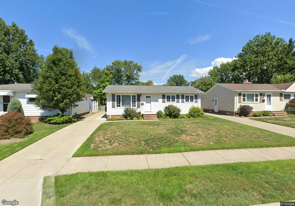 1719 Ridgeview Dr, Wickliffe, OH 44092 - photo 1