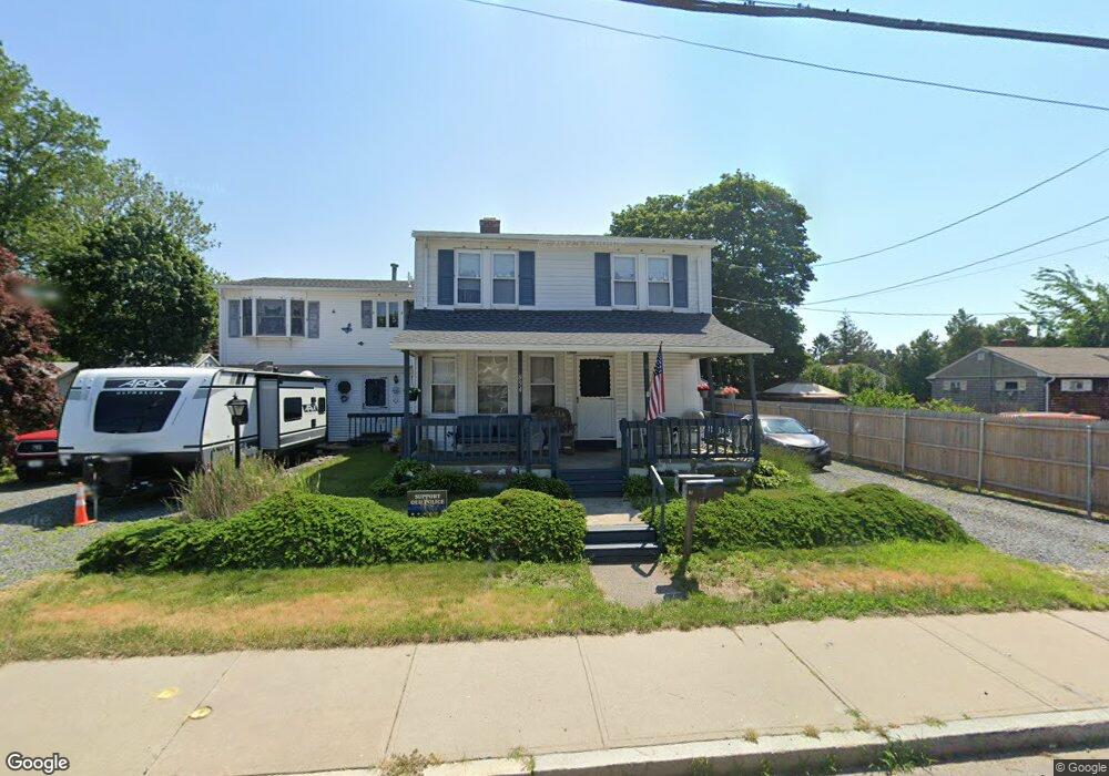 894 Willett Ave, Riverside, RI 02915 - photo 1