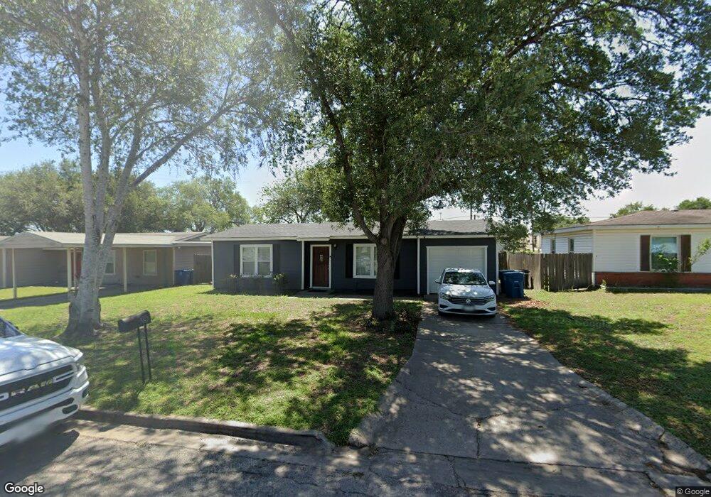 1518 E Corpus Christi St, Beeville, TX 78102 - photo 1