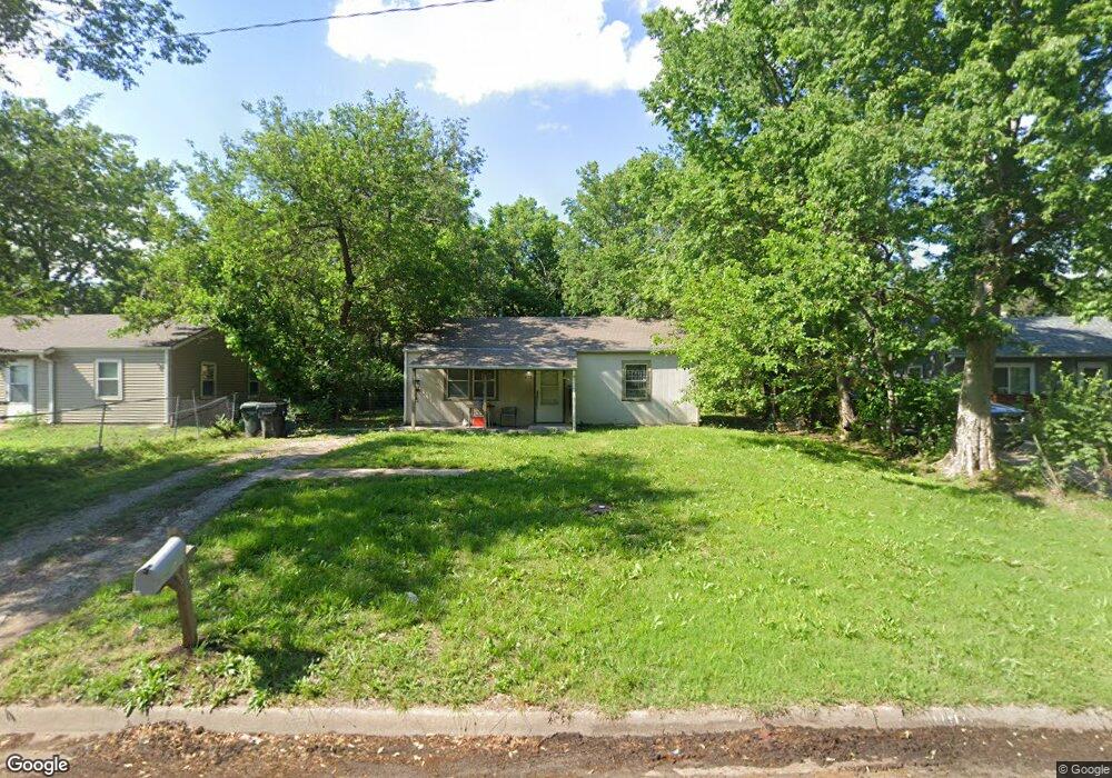 472 SE 33rd Terrace, Topeka, KS 66605 - photo 1