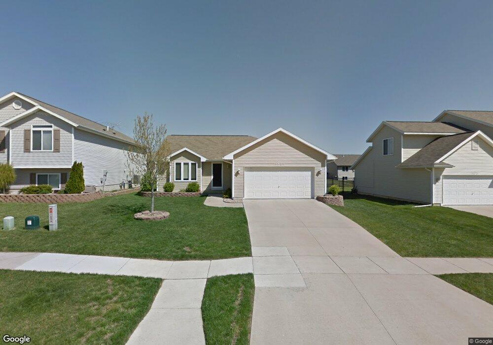 1921 25th St SW, Cedar Rapids, IA 52404 - photo 1