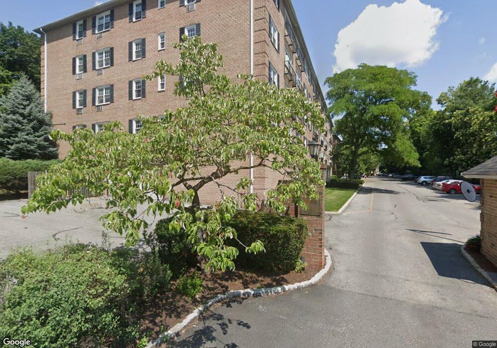 Consulate on the Park unit 3B, Tuckahoe, NY 10707 - photo 1