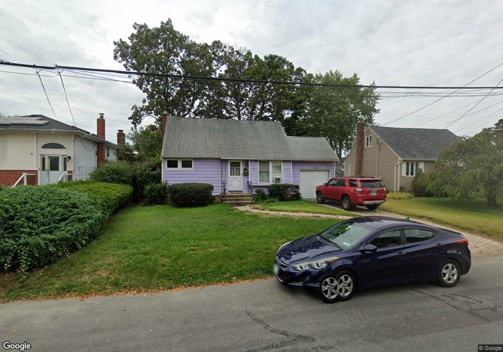 247 29th St, Lindenhurst, NY 11757 - photo 1