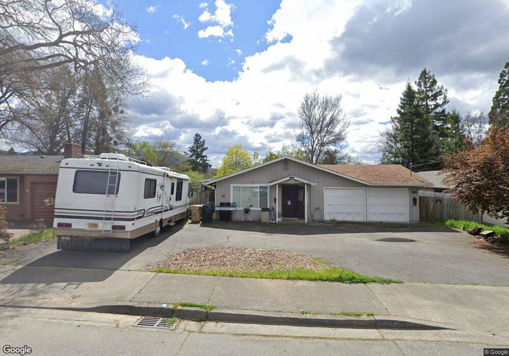 227 NE Savage St, Grants Pass, OR 97526 - photo 1