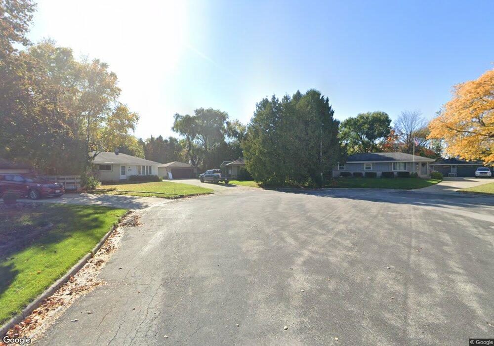 N91W16933 Laurel Ln, Menomonee Falls, WI 53051 - photo 1