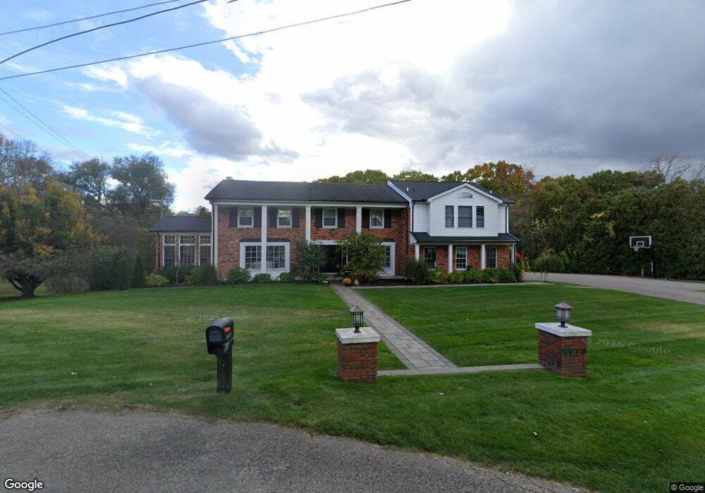 6970 Valley Spring Dr, Bloomfield Hills, MI 48301 - photo 1