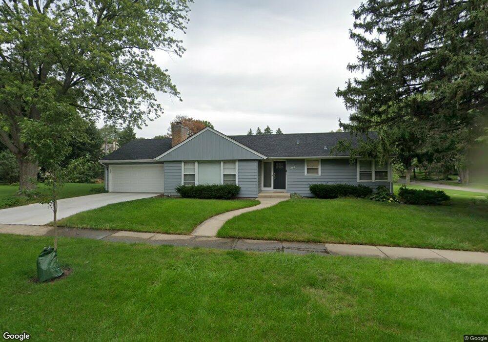 1521 E Evergreen St, Wheaton, IL 60187 - photo 1