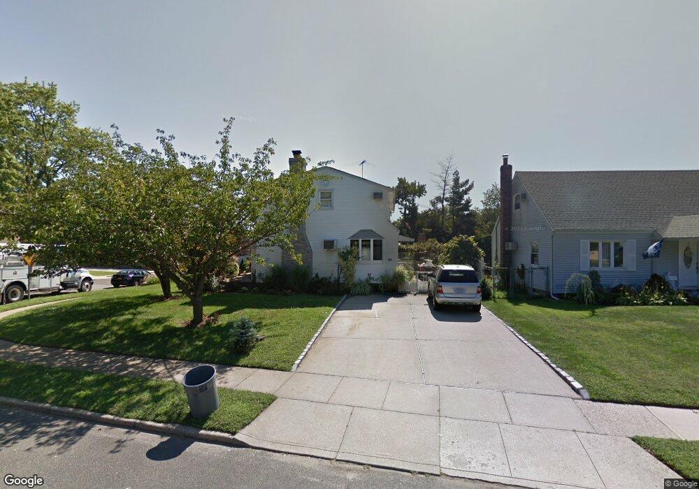 979 Park Ln E, Franklin Square, NY 11010 - photo 1