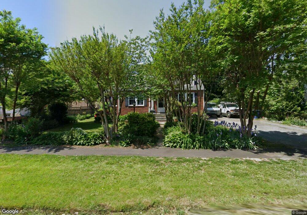 6700 Oak Dr, Alexandria, VA 22306 - photo 1