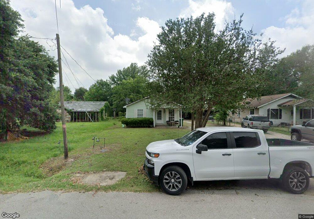 302 Plymouth St, Houston, TX 77022 - photo 1
