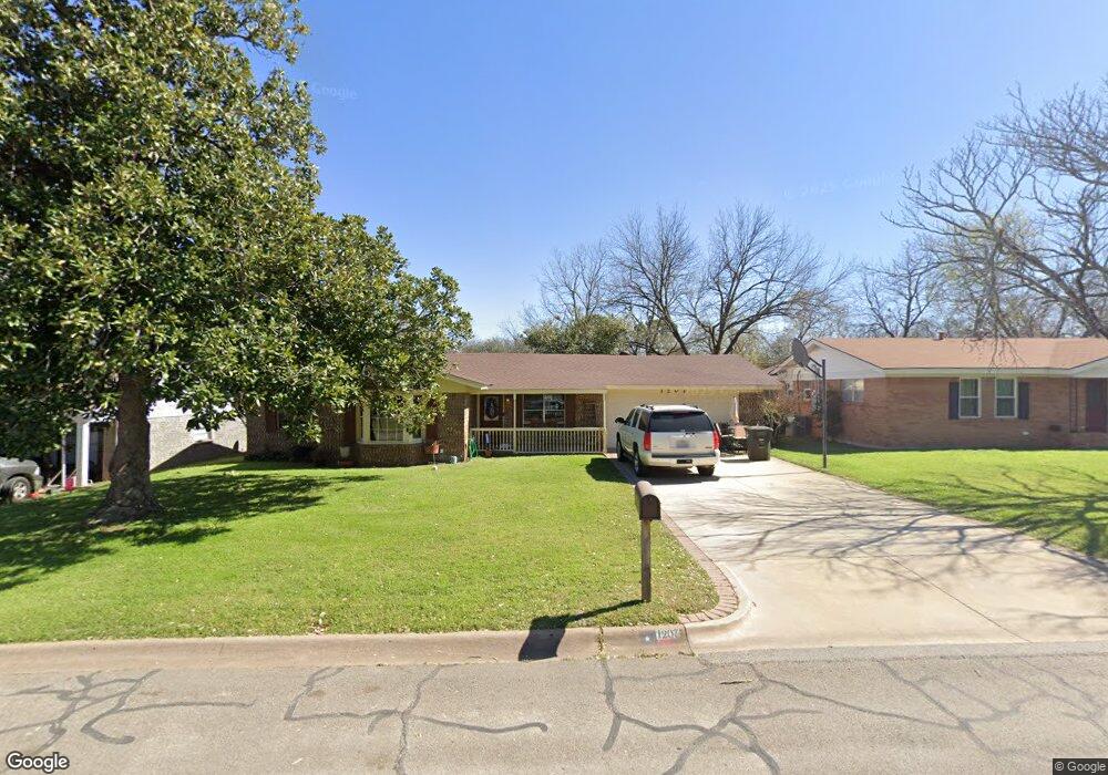 1207 Tanglewood Dr, Cleburne, TX 76033 - photo 1