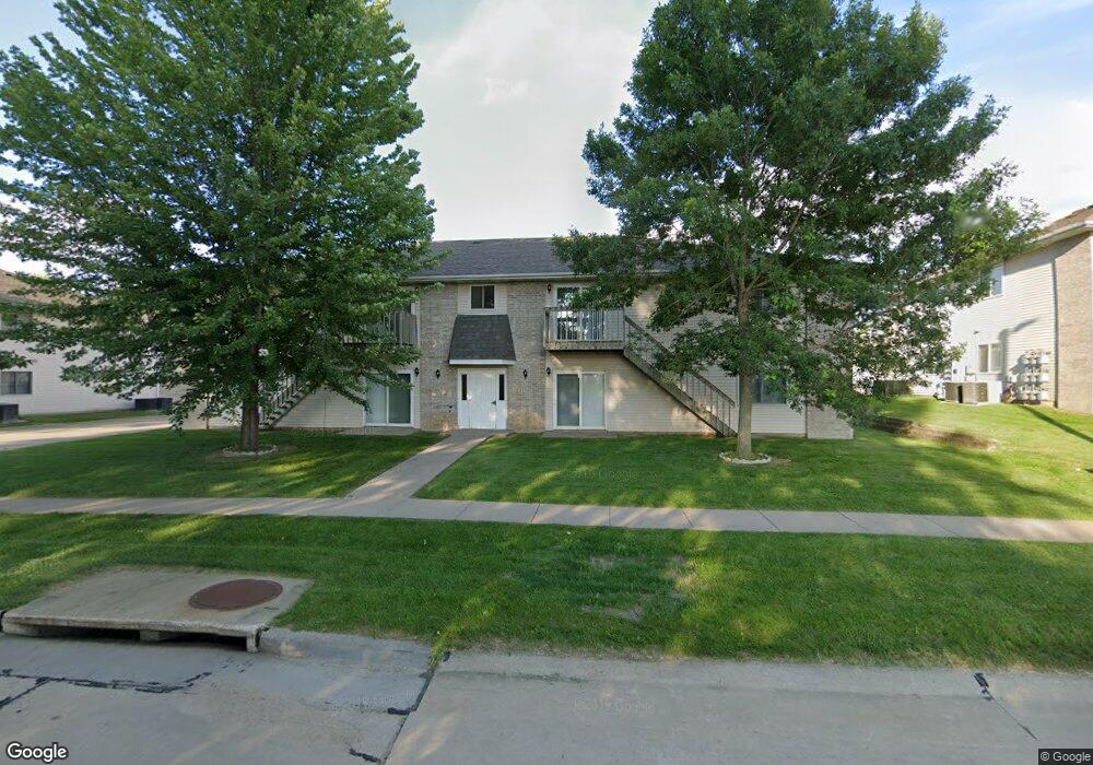 3507 Queen Dr SW unit 2, Cedar Rapids, IA 52404 - photo 1