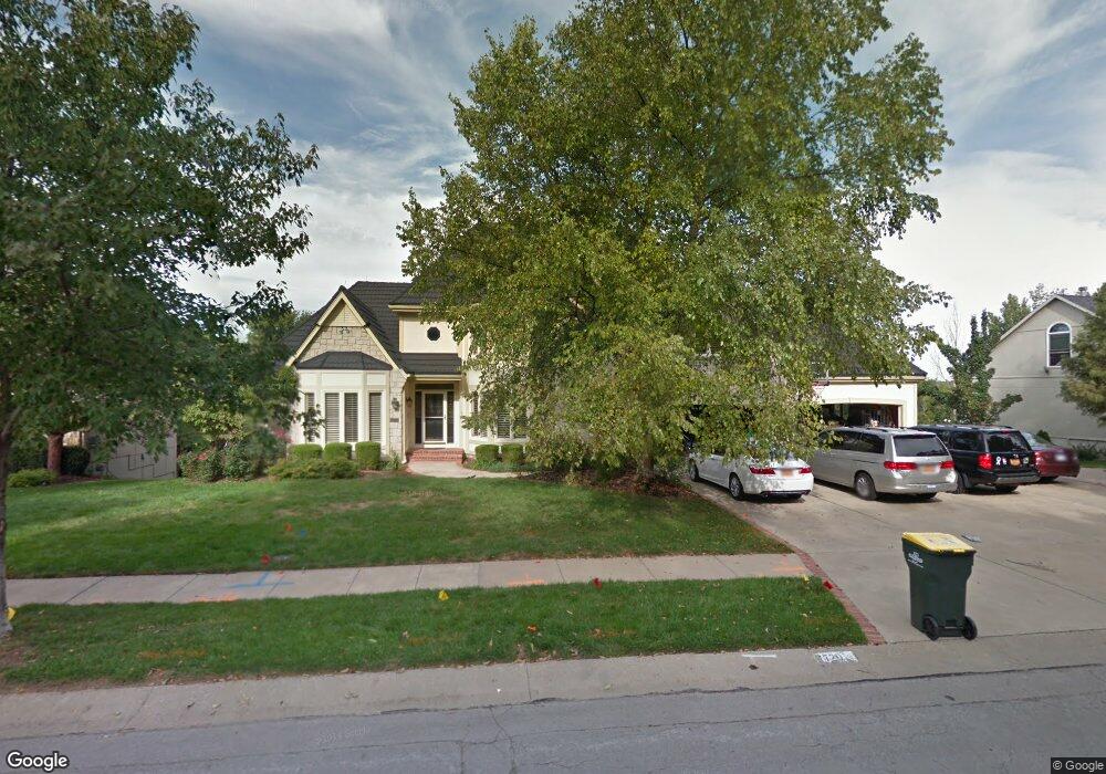 7720 Oakview Ln, Shawnee, KS 66216 - photo 1