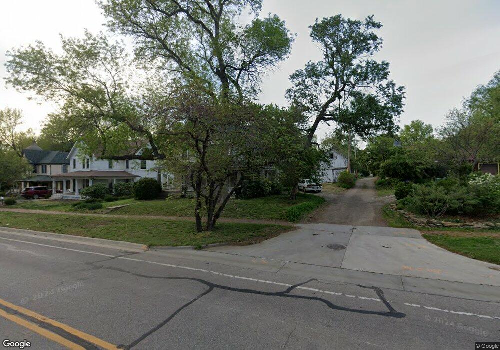 1720 SW Willow Ave, Topeka, KS 66606 - photo 1