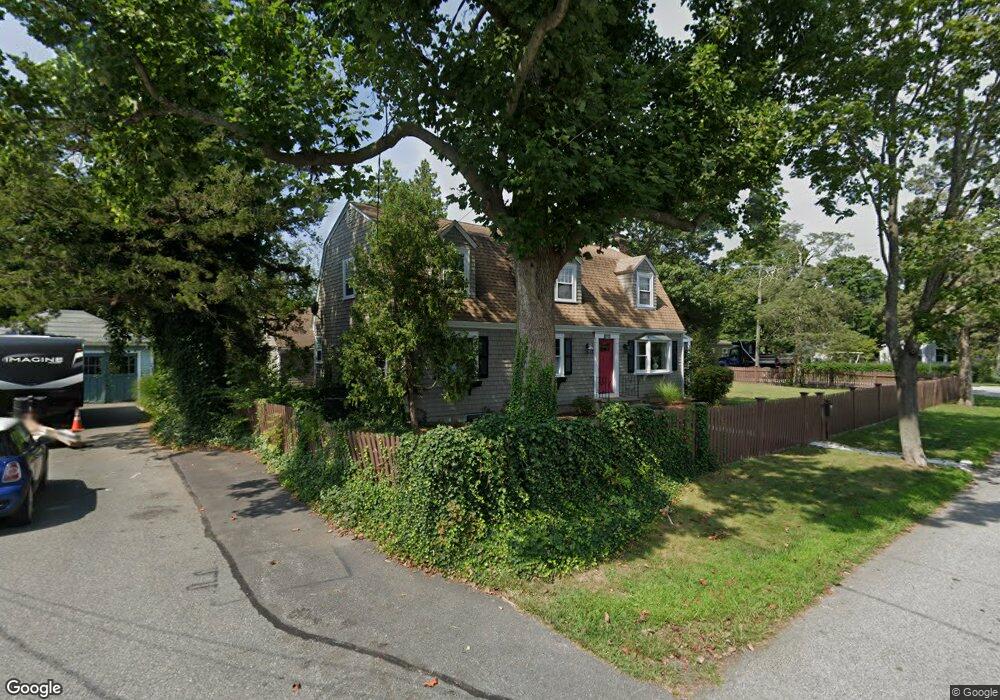 105 Alfred Drowne Rd, Barrington, RI 02806 - photo 1