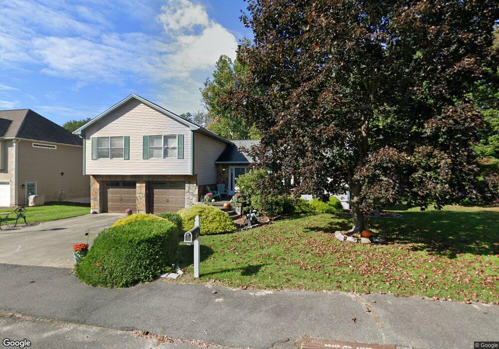 18 Country Club Woods Cir, Waterbury, CT 06708 - photo 1