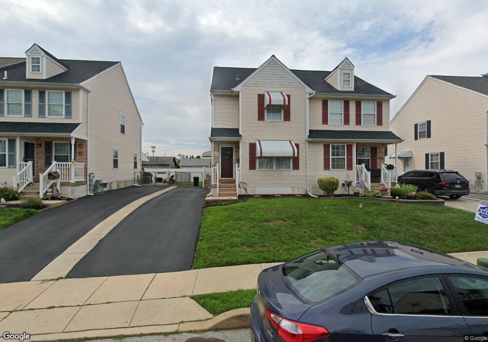 1923 Oak Leaf Ln, Holmes, PA 19043 - photo 1