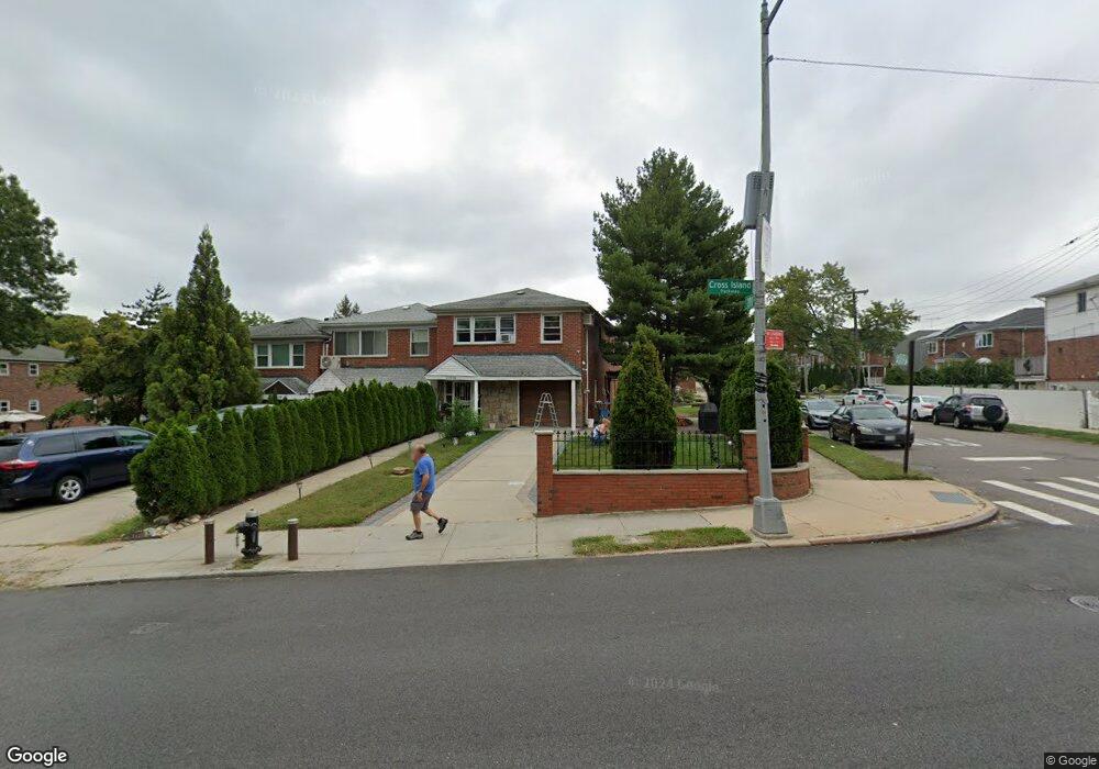 20004 Cross Island Pkwy unit 2F, Bayside, NY 11360 - photo 1