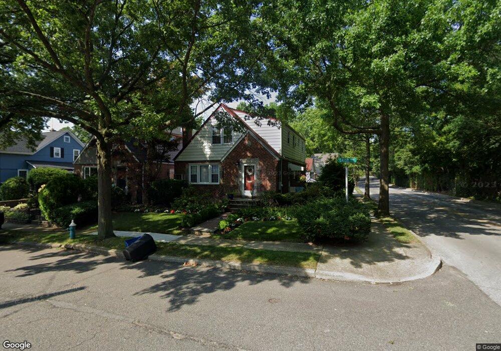 2 Daisy Ave, Floral Park, NY 11001 - photo 1