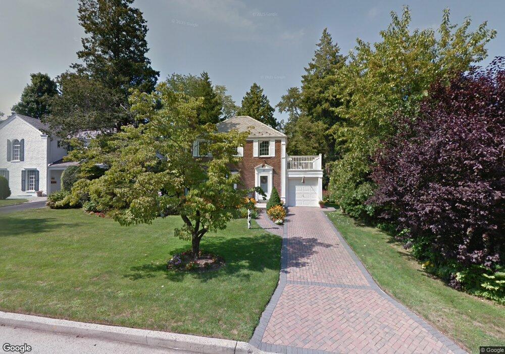 17 Stonehenge Rd, Manhasset, NY 11030 - photo 1